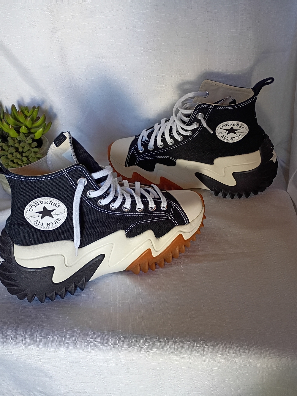 Converse Run Star Motion Platform Unisex Men's 7.5 -Women's 9  Black & Gum - Picture 2 of 12